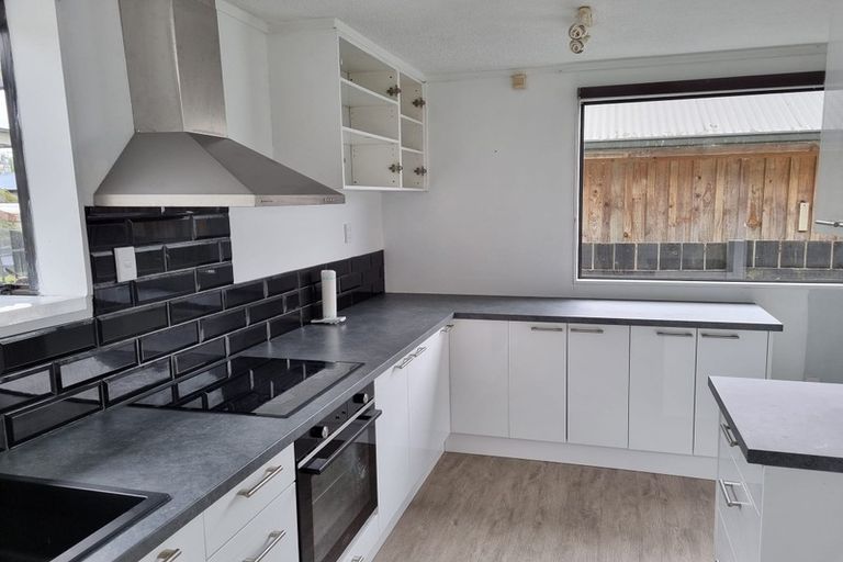 Photo of property in 2/87 Manuroa Road, Takanini, 2112