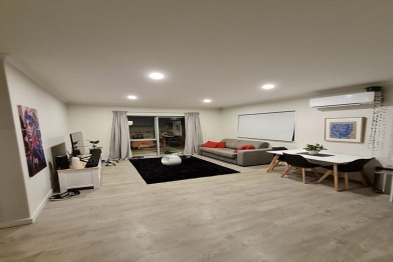 Photo of property in 13 Walter Ruddock Avenue, Kumeu, 0810