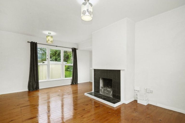 Photo of property in 30 Roberts Street, Tawa, Wellington, 5028