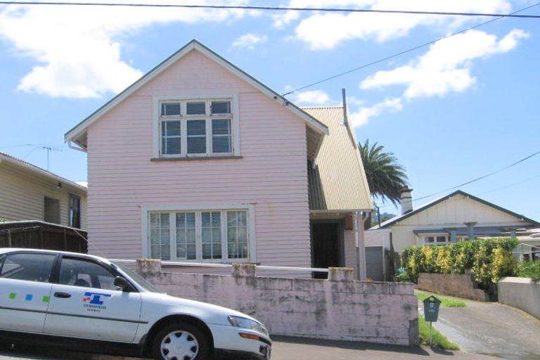 Photo of property in 8 Hargreaves Street, Mount Cook, Wellington, 6021