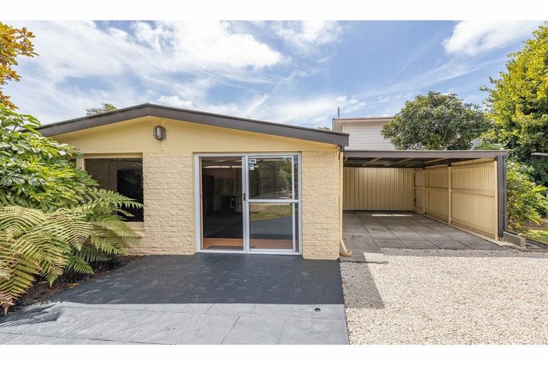 Photo of property in 56 Greendale Avenue, Avonhead, Christchurch, 8042