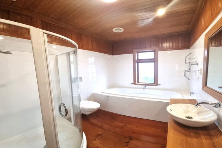 Photo of property in 122a Apu Crescent, Lyall Bay, Wellington, 6022