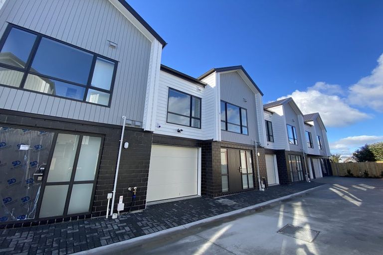 Photo of property in 3b Westall Road, New Lynn, Auckland, 0600