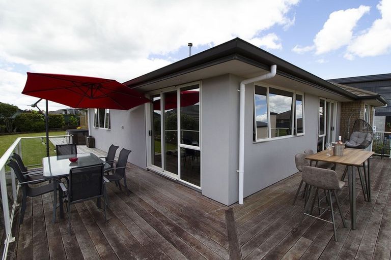 Photo of property in 22 Raddington Way, Huntington, Hamilton, 3210