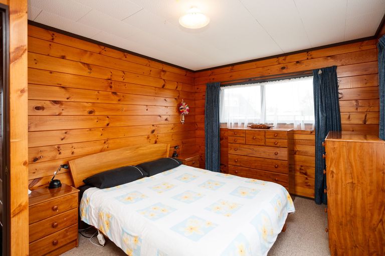 Photo of property in 50 Suzanne Grove, Kelvin Grove, Palmerston North, 4414