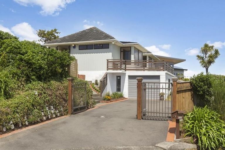 Photo of property in 77 Motuhara Road, Plimmerton, Porirua, 5026