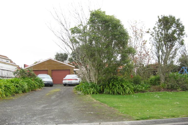 Photo of property in 14 Dunn Street, Egmont Village, 4372
