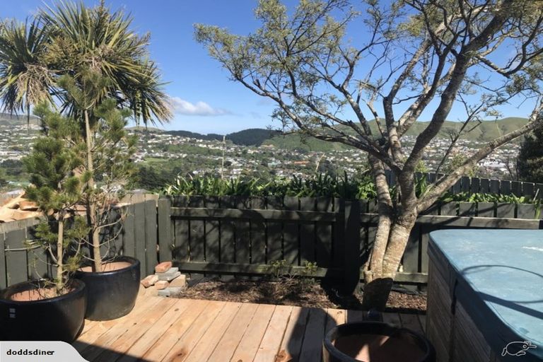 Photo of property in 17 Maraval Crescent, Grenada Village, Wellington, 6037