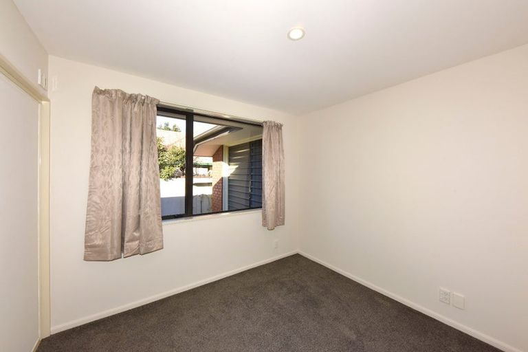 Photo of property in 10 Courtfield Close, Parklands, Christchurch, 8083