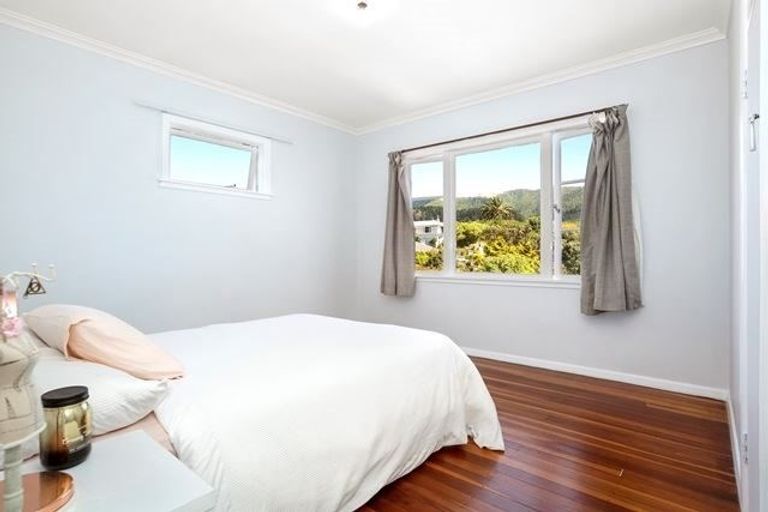 Photo of property in 18 Bell Street, Tawa, Wellington, 5028
