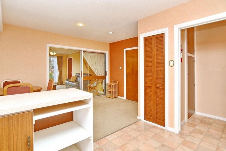 Photo of property in 2/1 Larkhill Place, Russley, Christchurch, 8042