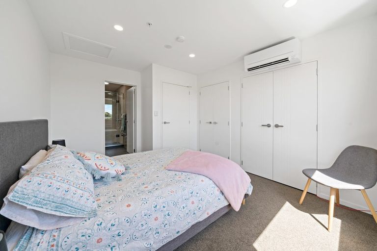 Photo of property in 17 Waru Lane, Te Atatu Peninsula, Auckland, 0610