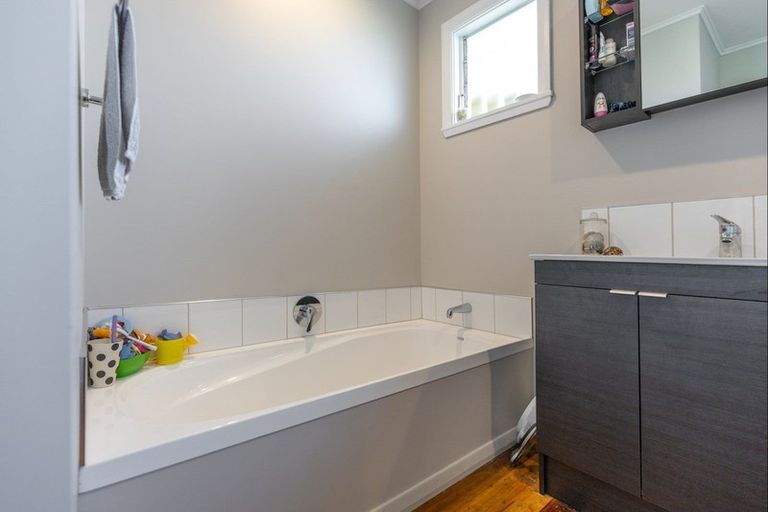 Photo of property in 4 Greenock Place, Awapuni, Palmerston North, 4412