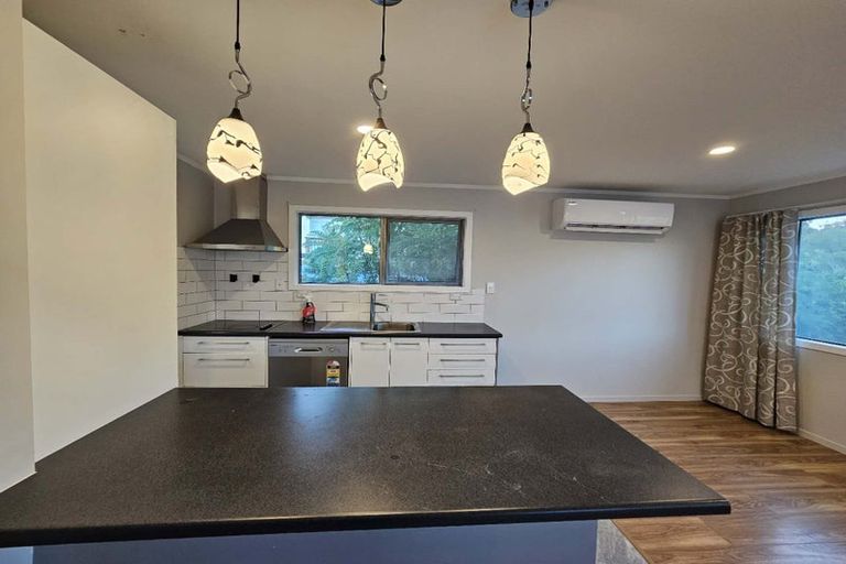 Photo of property in 3 Arde Place, Massey, Auckland, 0614