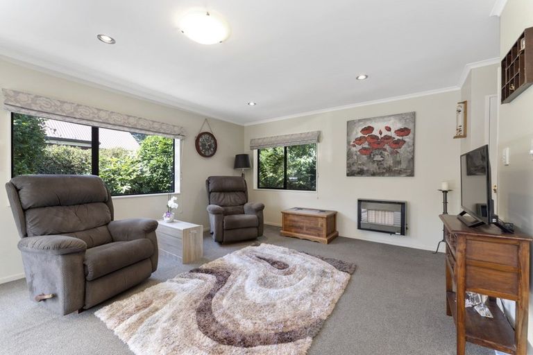 Photo of property in 16 Fraser Court, Roslyn, Palmerston North, 4414