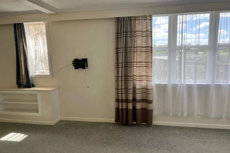 Photo of property in 10 Coronation Road, Glenfield, Auckland, 0627