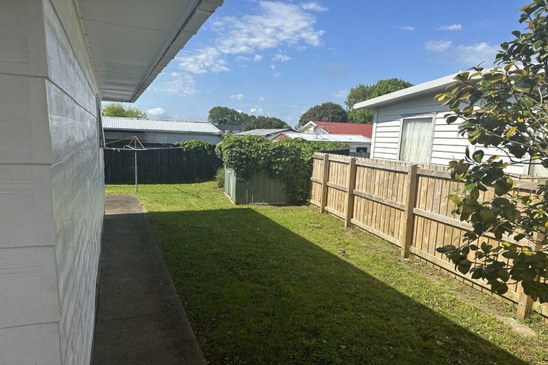 Photo of property in 1/29 Mon Desir Place, Manurewa, Auckland, 2102