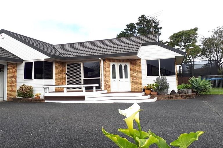 Photo of property in 22 Harbour Lights Close, West Harbour, Auckland, 0618