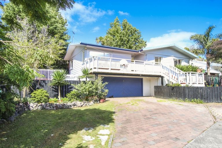 Photo of property in 11 Alidade Place, Massey, Auckland, 0614