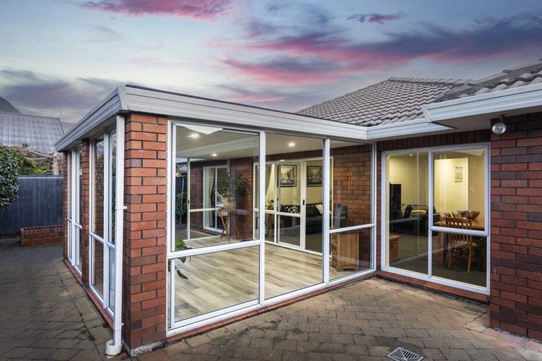 Photo of property in 2/3 Inglewood Place, Avonhead, Christchurch, 8042