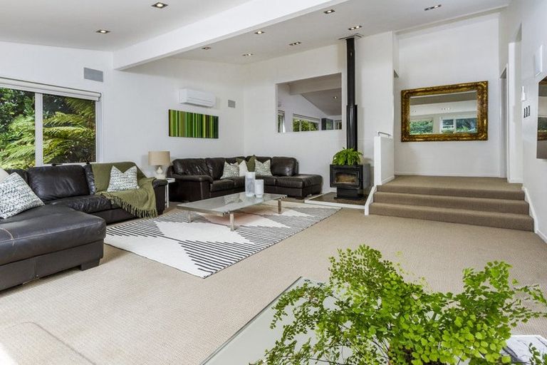 Photo of property in 20 Mcdowell Crescent, Hillcrest, Auckland, 0627