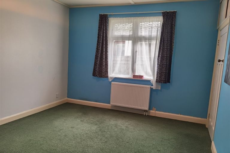 Photo of property in 104 Parkvale Road, Karori, Wellington, 6012