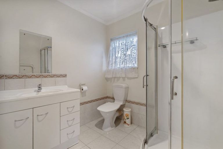 Photo of property in 12 Pistachio Place, Goodwood Heights, Auckland, 2105