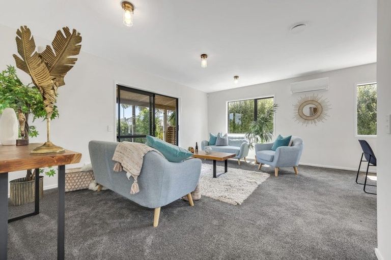 Photo of property in 10 Umu Place, Mangere, Auckland, 2022