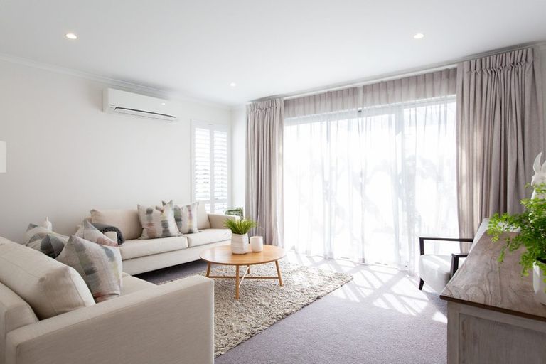 Photo of property in 2 Manutewhau Road, Massey, Auckland, 0614