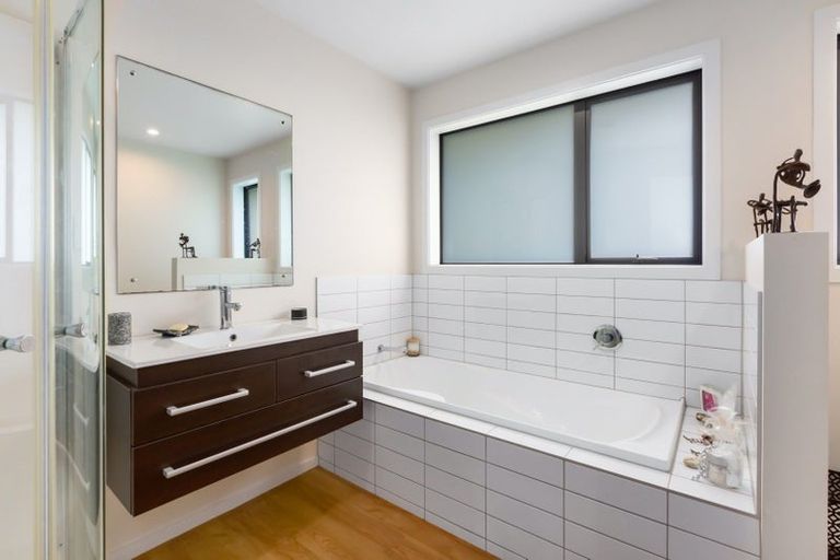 Photo of property in 6 Tasman Close, Aotea, Porirua, 5024