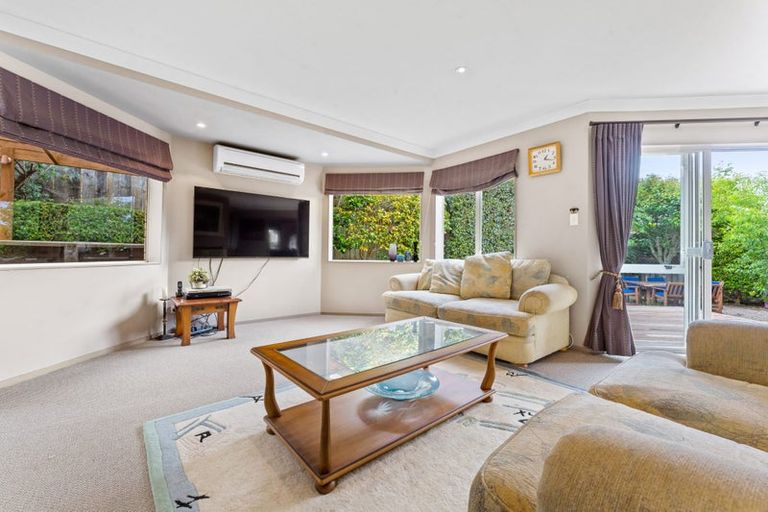 Photo of property in 12 Stonedge Lane, Rosedale, Auckland, 0632