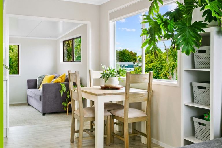 Photo of property in 13 Hewlett Road, Massey, Auckland, 0614