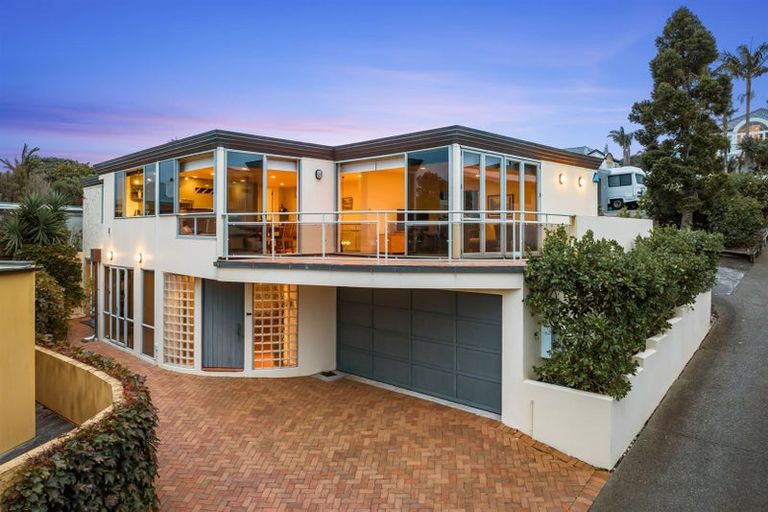 Photo of property in 2/8 Beach Road, Castor Bay, Auckland, 0620