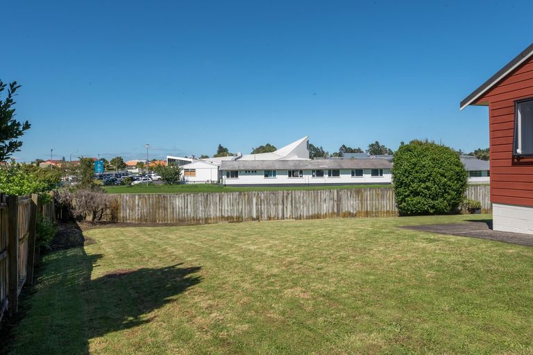 Photo of property in 34 Pinewood Grove, Botany Downs, Auckland, 2010