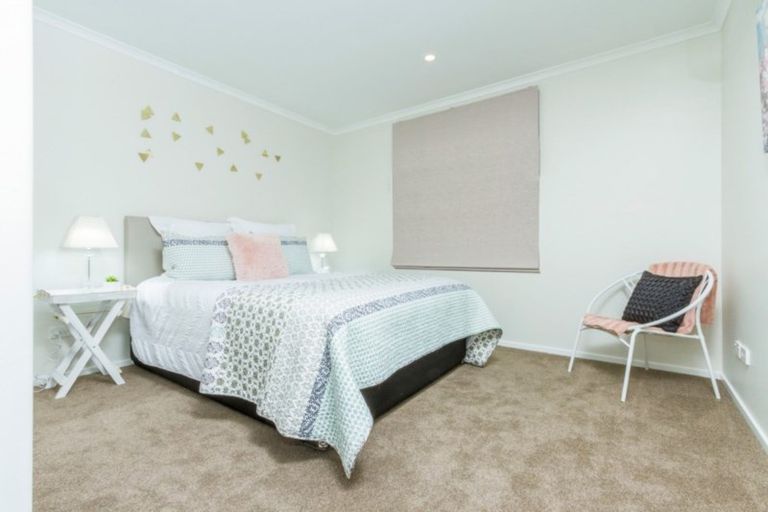 Photo of property in 15b Headland Drive, Long Bay, Auckland, 0630