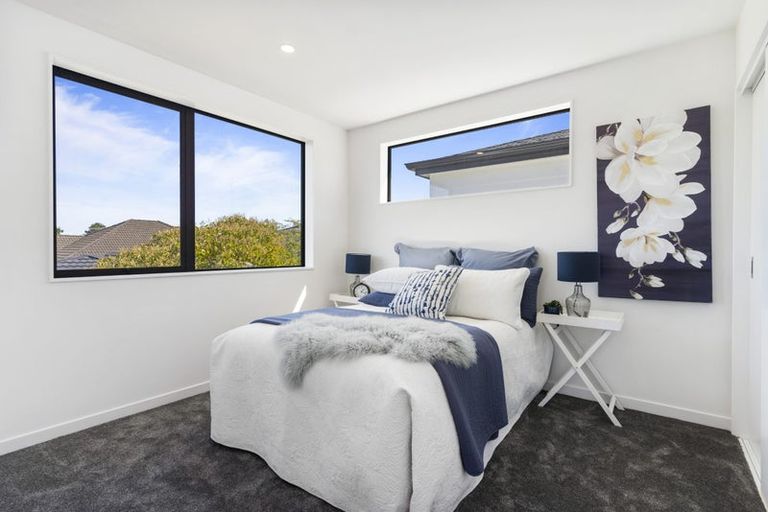 Photo of property in 24a Tamaki Bay Drive, Pakuranga, Auckland, 2010