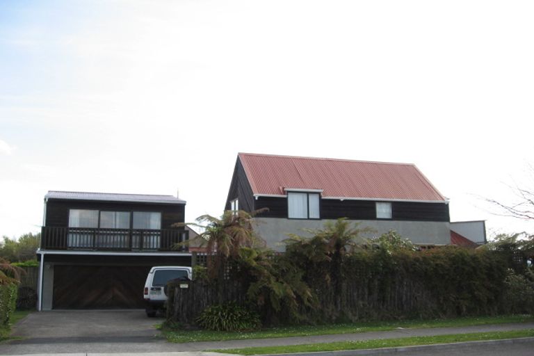 Photo of property in 76 Robinson Avenue, Holdens Bay, Rotorua, 3010