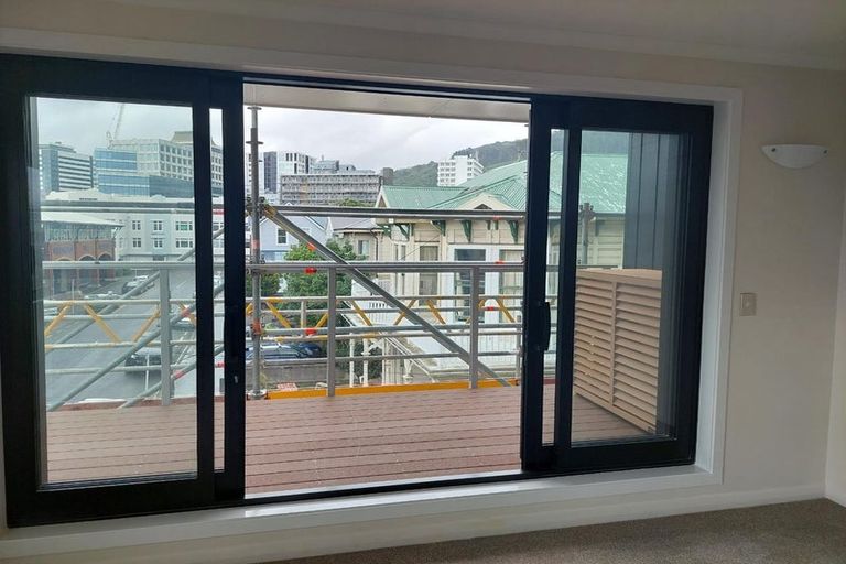 Photo of property in Endeavour Apartments, 24/125 Thorndon Quay, Pipitea, Wellington, 6011