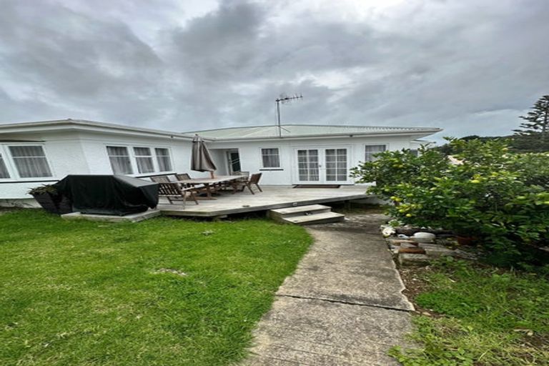 Photo of property in 34 Selwyn Road, Cockle Bay, Auckland, 2014