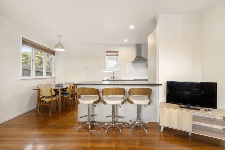 Photo of property in 2/1a Becroft Drive, Forrest Hill, Auckland, 0620