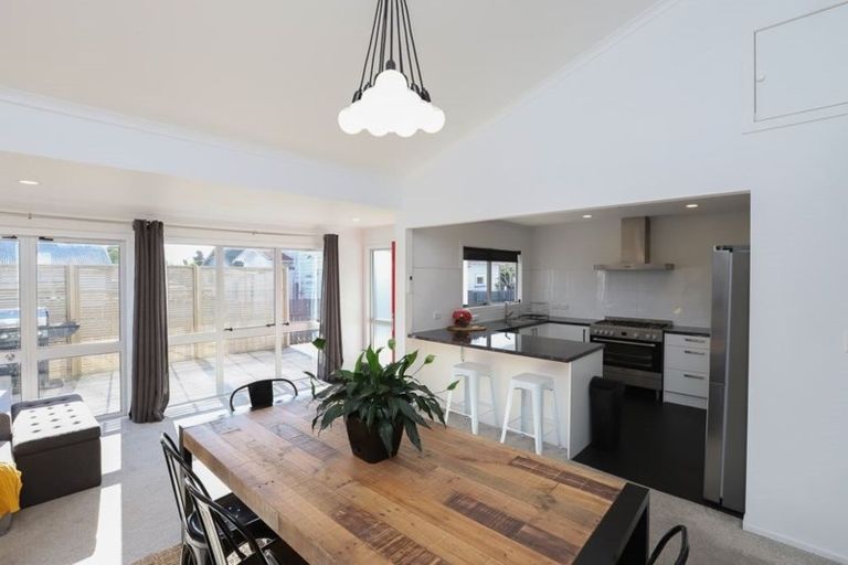 Photo of property in 15 Walsh Street, Forest Lake, Hamilton, 3200