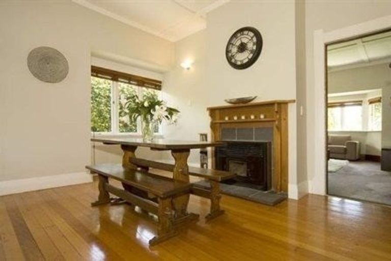 Photo of property in 1/305 Lake Road, Hauraki, Auckland, 0622