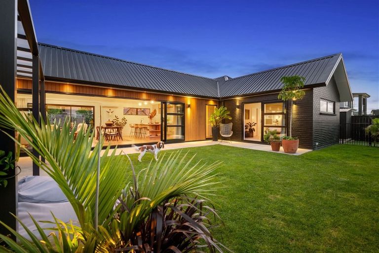 Photo of property in 2 Len Ireland Drive, Kumeu, 0810