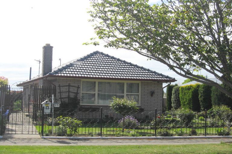 Photo of property in 17 Martbern Crescent, Bishopdale, Christchurch, 8053
