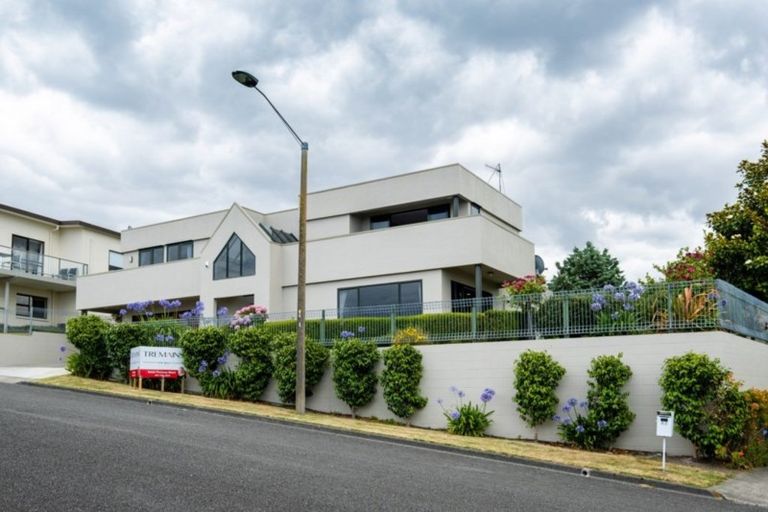 Photo of property in 84 Churchill Drive, Taradale, Napier, 4112