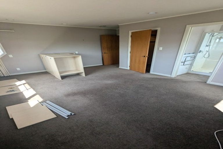 Photo of property in 2/5 Seacliffe Avenue, Belmont, Auckland, 0622