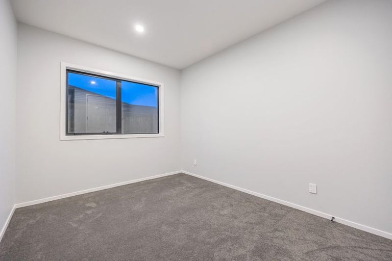 Photo of property in 15 Mcindoe Road, Kumeu, 0810