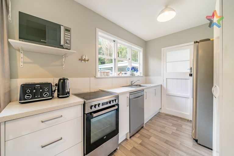 Photo of property in 15 Kennedy Grove, Stokes Valley, Lower Hutt, 5019