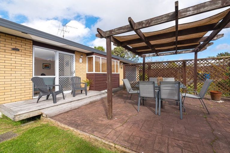 Photo of property in 2/39 Mcleod Road, Henderson, Auckland, 0612