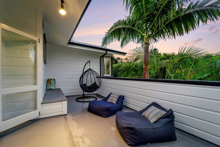 Photo of property in 19 Garmons Way, Castor Bay, Auckland, 0620